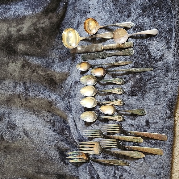 Silver plated bundle of Servewear Flatware Vintage Onieda Sheffield Rogers - Picture 1 of 9